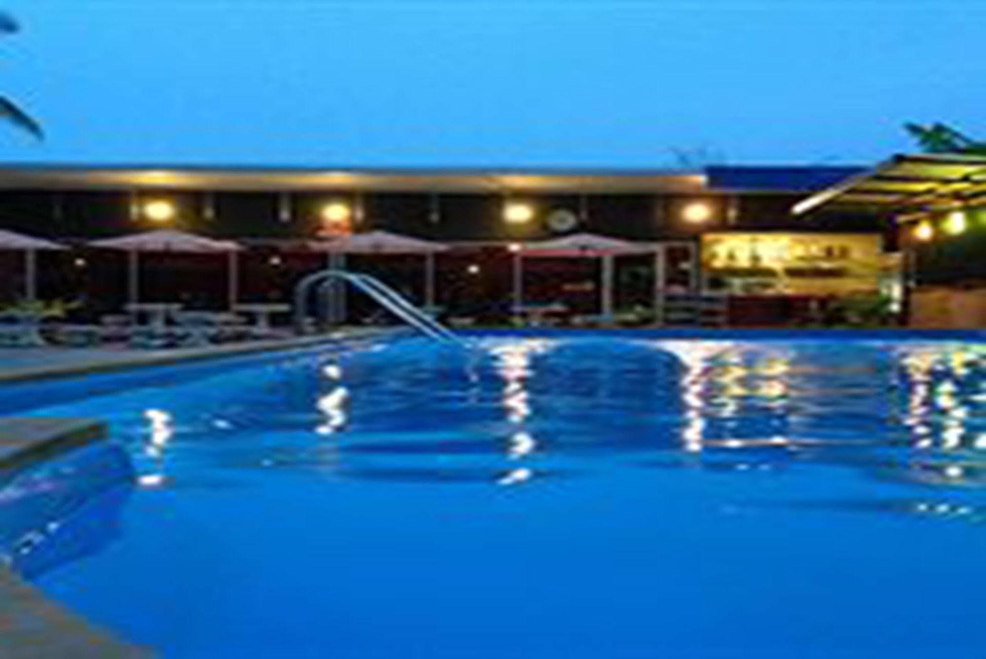 Nest Boutique Resort Bangkok Kültér fotó