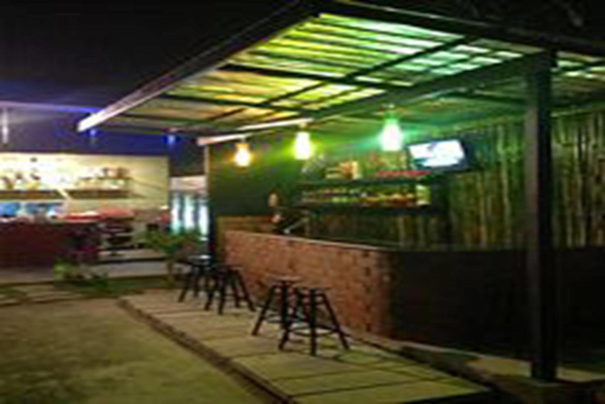 Nest Boutique Resort Bangkok Kültér fotó