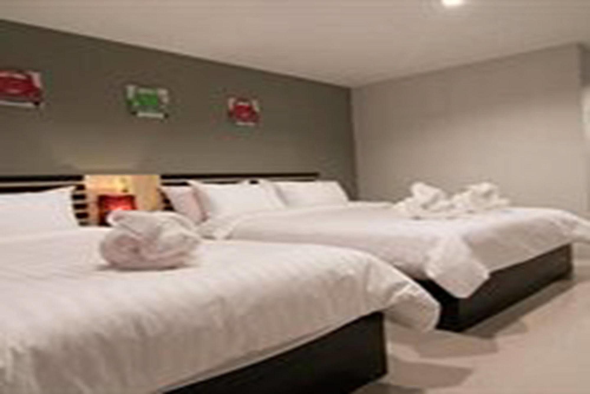 Nest Boutique Resort Bangkok Kültér fotó