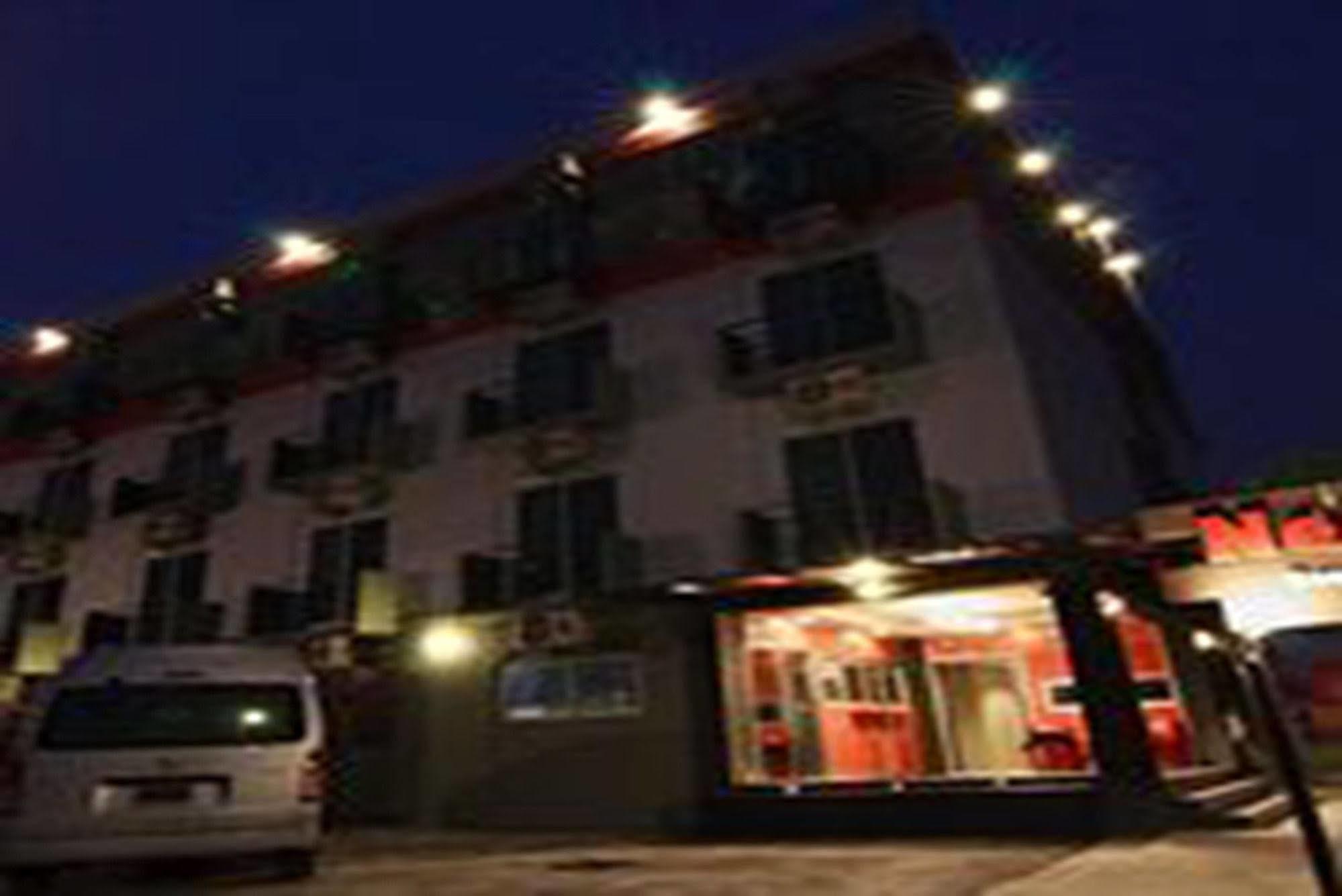 Nest Boutique Resort Bangkok Kültér fotó